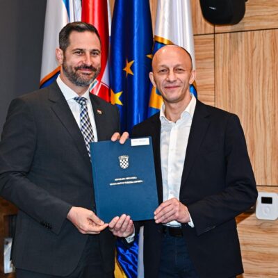 Ministar Glavina u Novalji uručio ugovore vrijedne milijun eura: Ličko-senjska županija spremna za sezonu