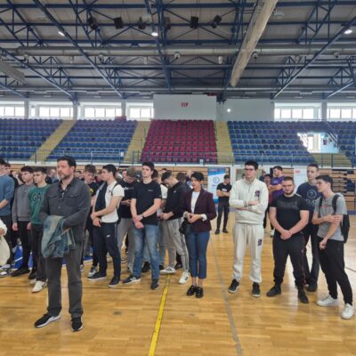 U Gospiću održan 3. Dan karijera: Maturantima predstavljene mogućnosti studiranja i zapošljavanja