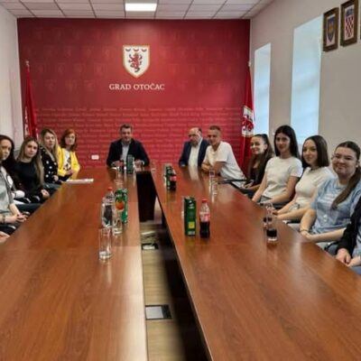 Gradonačelnik Otočca nagradio uspješne LiDraNo-vce: Mladi talenti ponos škole i grada