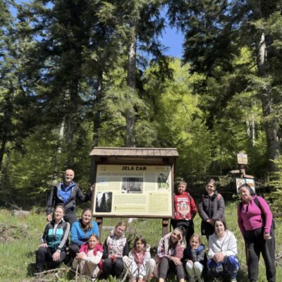U sklopu projekta “Hodanjem do zdravlja” učenici Osnovne škole Kosinj su obišli jednu od najvećih jela u Europi