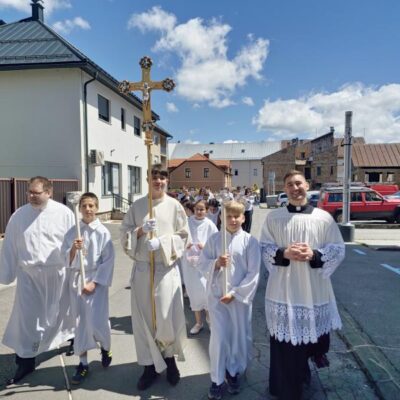 Brojni vjernici svečano proslavili svetkovinu Tijelova u Gospiću